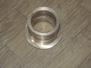 Buchse mit Bund im Getriebe UTB Fiat